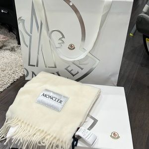 Moncler cream 100% wool scarf, brand new